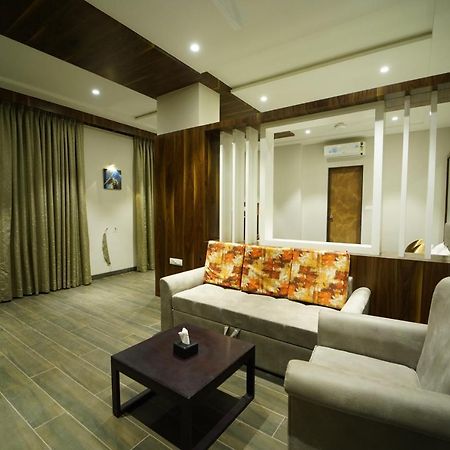 Hotel The Royal Inn Baramati Exterior foto