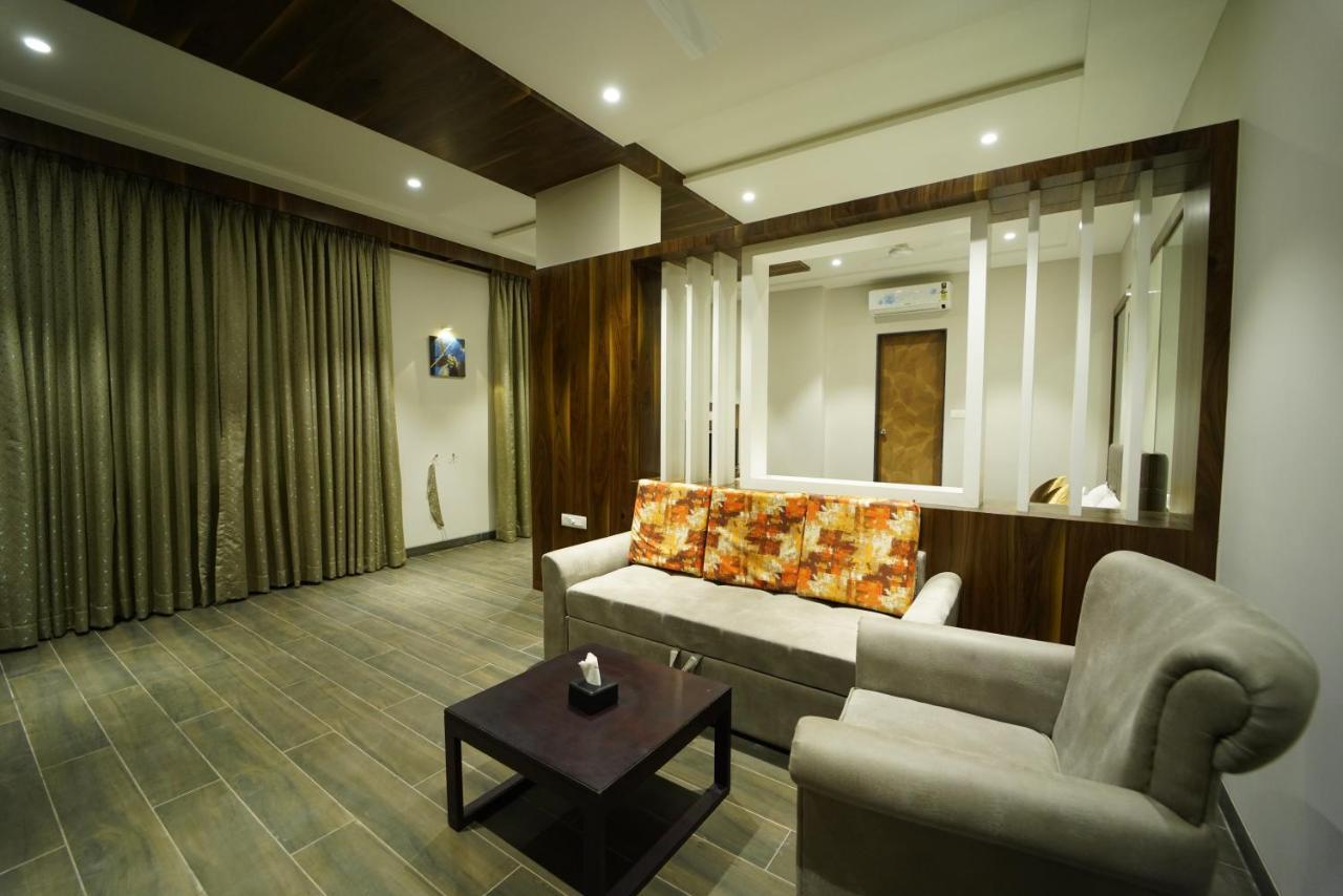 Hotel The Royal Inn Baramati Exterior foto