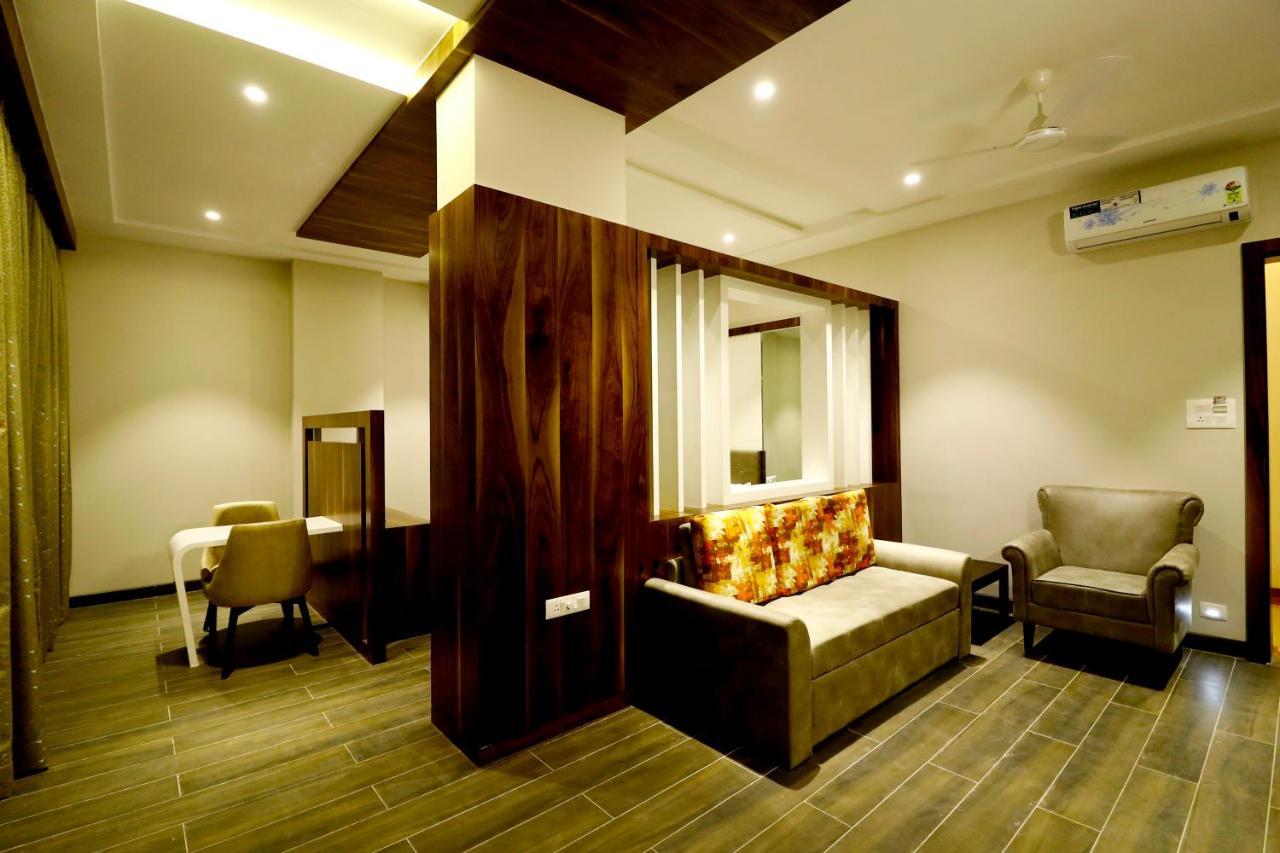 Hotel The Royal Inn Baramati Exterior foto